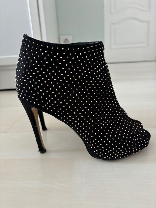 Zapatos tacón alto tipo botín