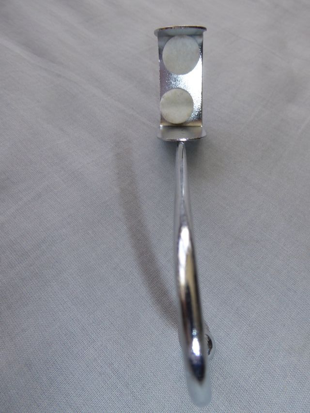 Gancho de metal para puertas