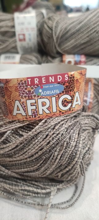 Lotto 17 pz. filati adriafil Africa bige scuro