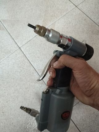REMACHADORA TUERCA REMACHADA NEUMÁTICA