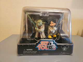 Figuras Yoda y Mickey Mouse en caja sin abrir 2005