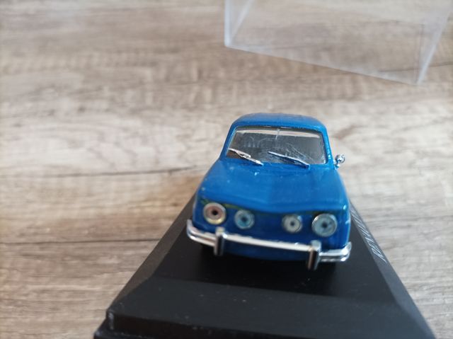 Renault 8 TS 1968 Pintado a mano. 1/43