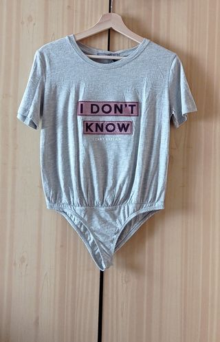 (15€)🏷️ CON ETIQUETAS 👚 Bershka Body con mensaje