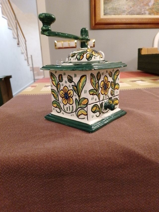 Molinillo de cerámica , caja.