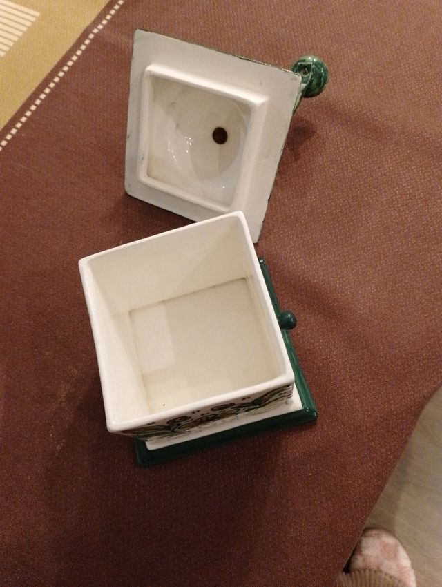 Molinillo de cerámica , caja.