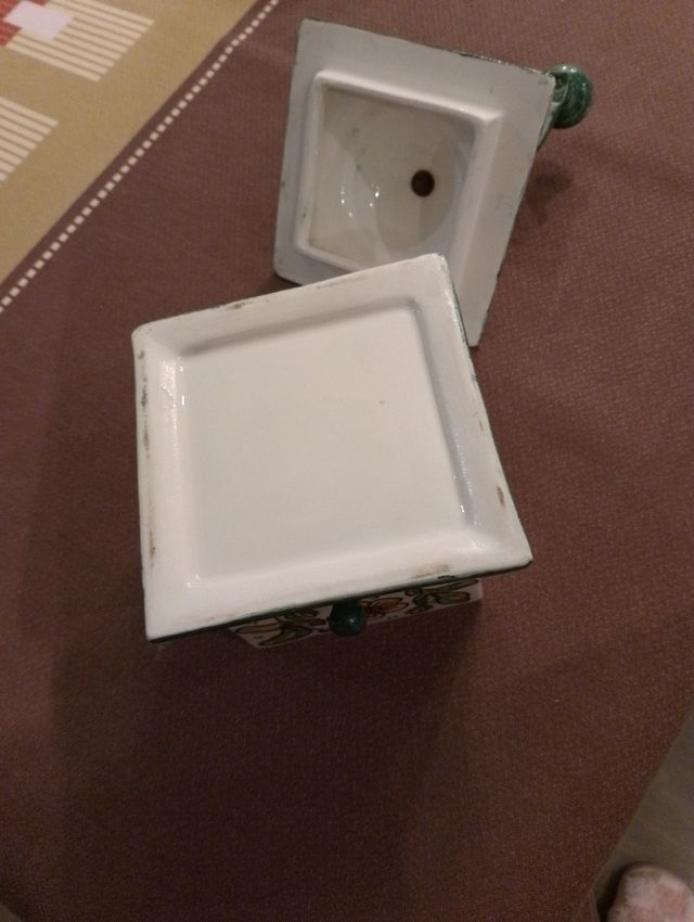 Molinillo de cerámica , caja.