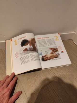 Todo un mundo de sonrisas/ All a World of Laughter: Juegos Mes a Mes Para Un Bebe Feliz (Spanish Edition)