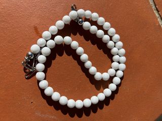 Collana di perle in pietra