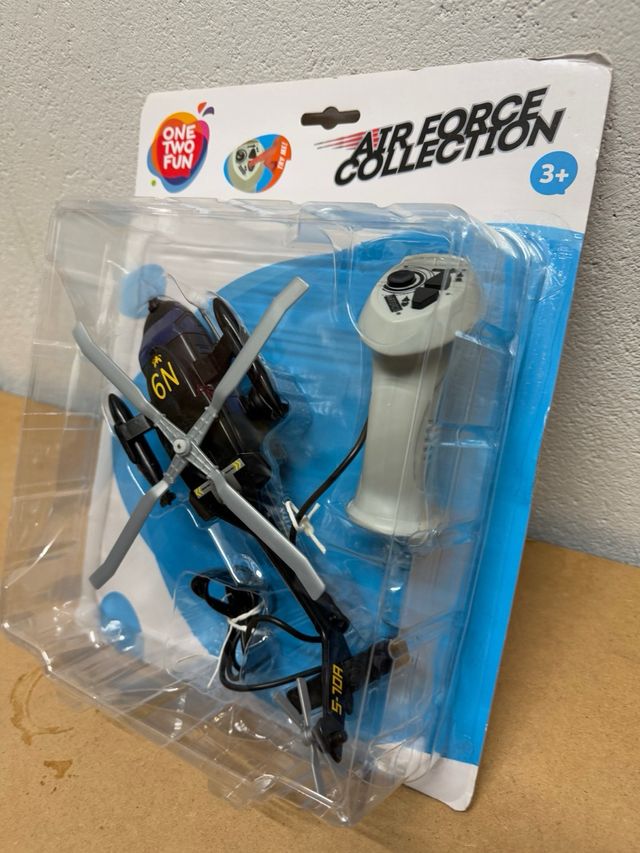 Helicoptero de juguete con mando