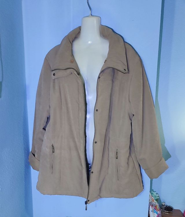 Parka acolchoada feminina com toque aveludado