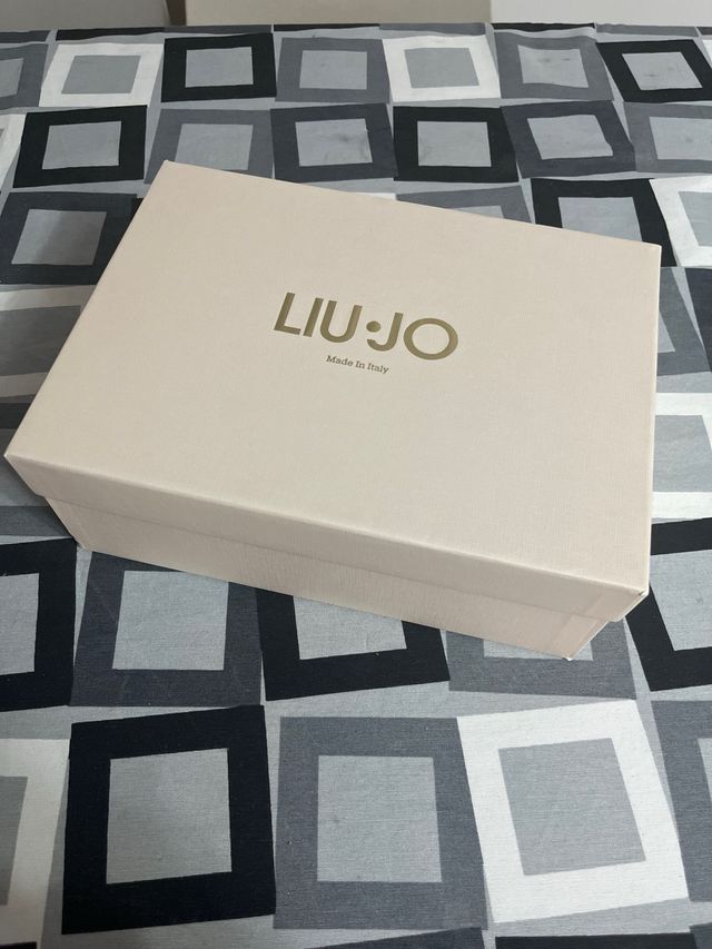 Caja Liujo