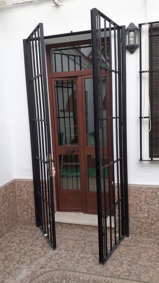 Reja para puerta