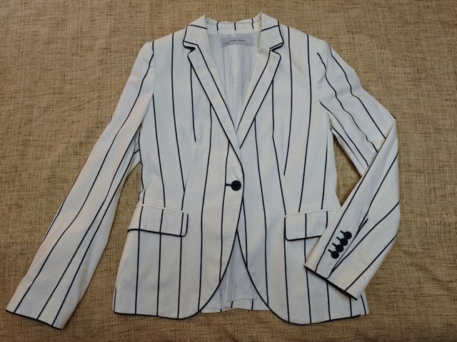 Americana blanca y azul marino talla L