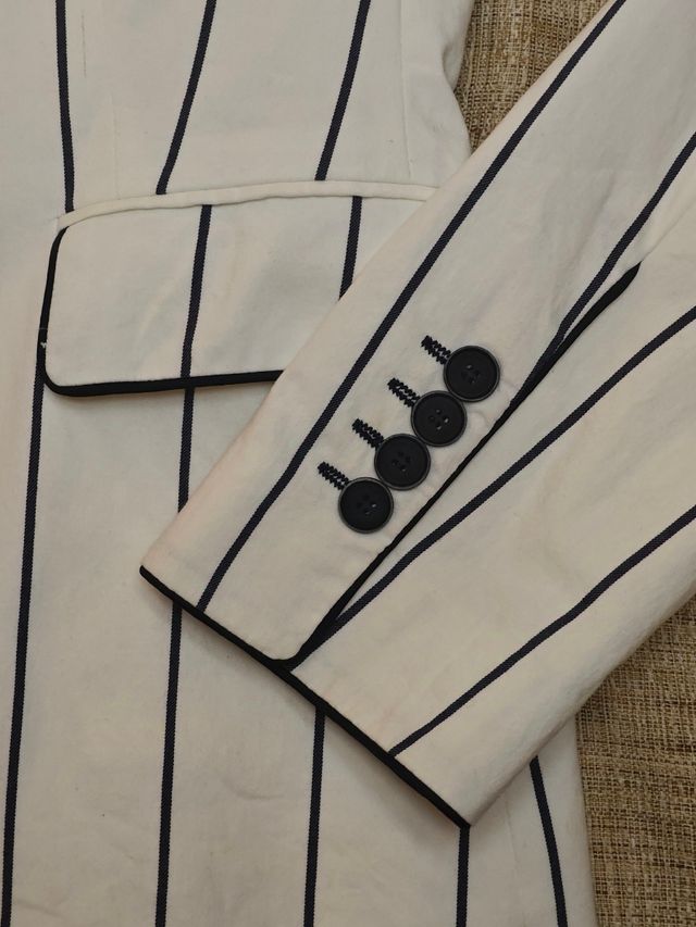 Americana blanca y azul marino talla L