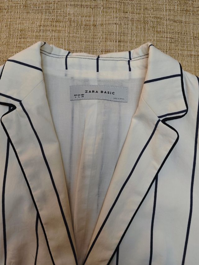 Americana blanca y azul marino talla L