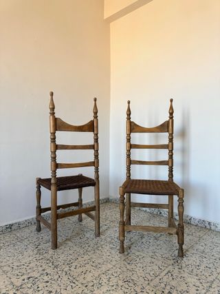 SILLAS DE MADERA Y RATÁN
