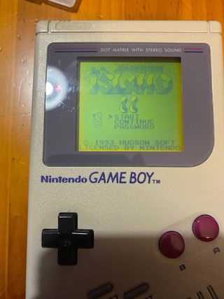 Game Boy DMG01 con dos juegos