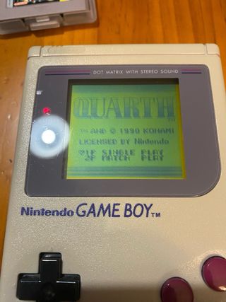 Game Boy DMG01 con dos juegos