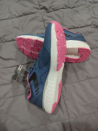 Bambas running boomerang