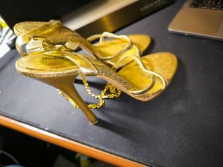 Sandalias 38 doradas exclusivas pedreria