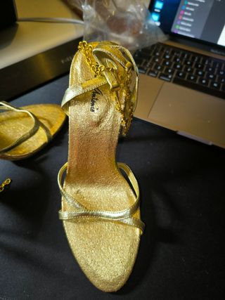 Sandalias 38 doradas exclusivas pedreria