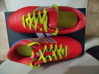 Botas futbol Adidas Messi, talla 34 como nuevas