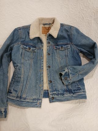 Chaqueta Levis impecable 