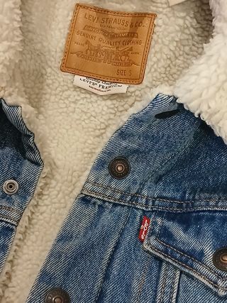 Chaqueta Levis impecable 