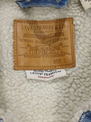Chaqueta Levis impecable 