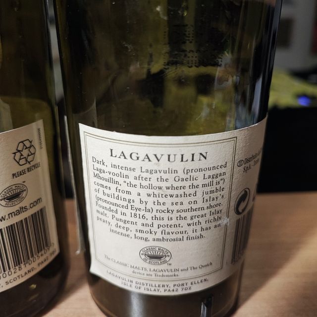 Bottiglia vuote Lagavulin