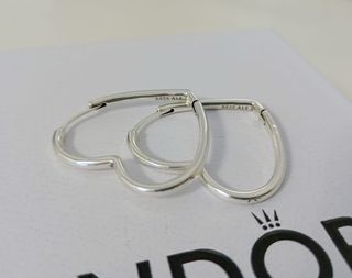 Pendientes Aros de Corazón Asimétricos.