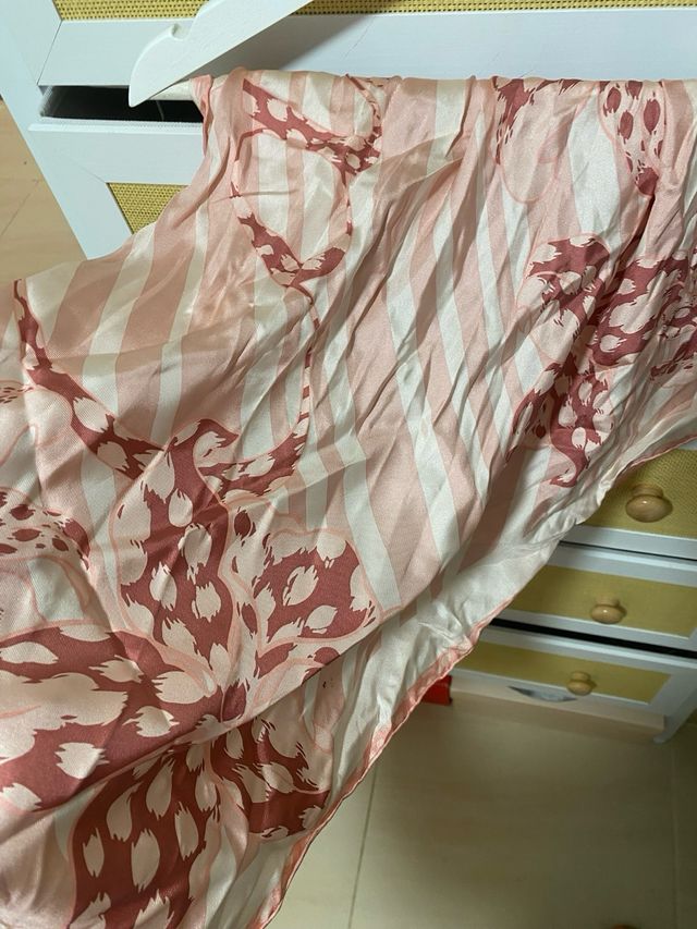 Pañuelo seda Cartier