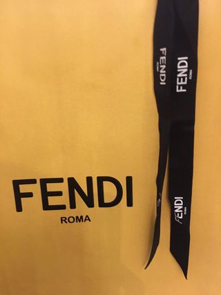Busta Fendi con fiocco