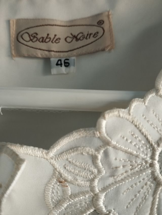 Blusa de vestir de encaje italiana