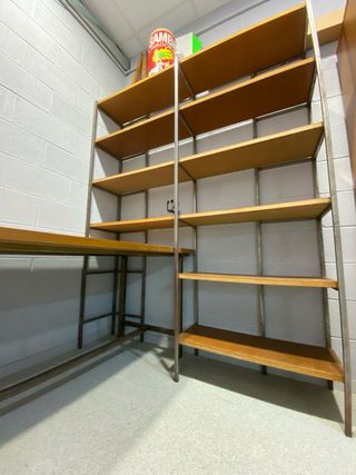 Estantería y mesa estilo industrial