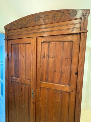 Armario Art Nouveau antiguo