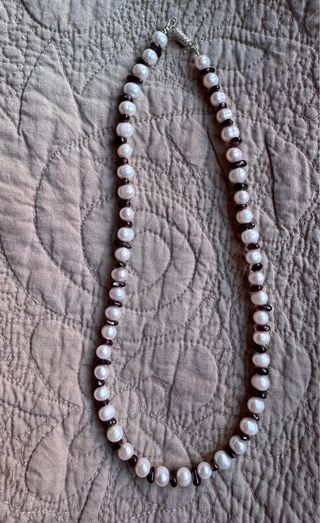 Collar con perlas cultivadas y granate