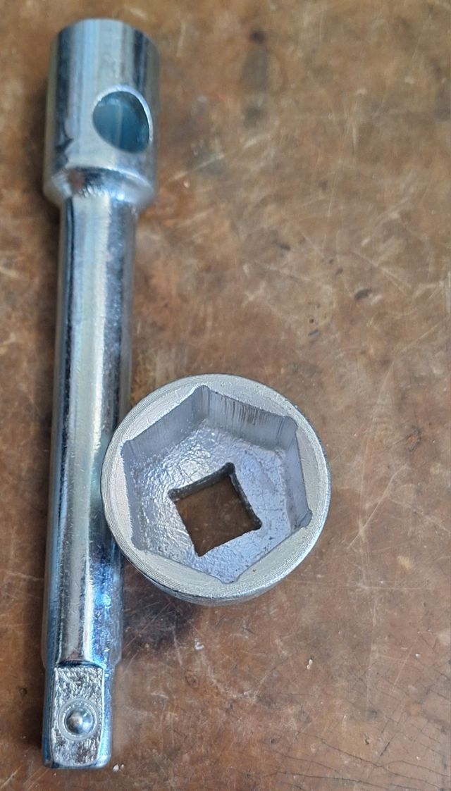 Llave de 41 milímetros y alargadera