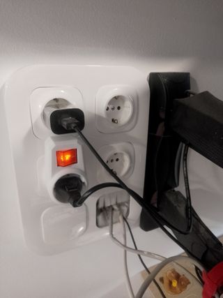 Base multiplicador superficial enchufes