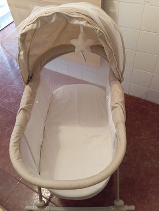Cuna bebés. Muy nueva