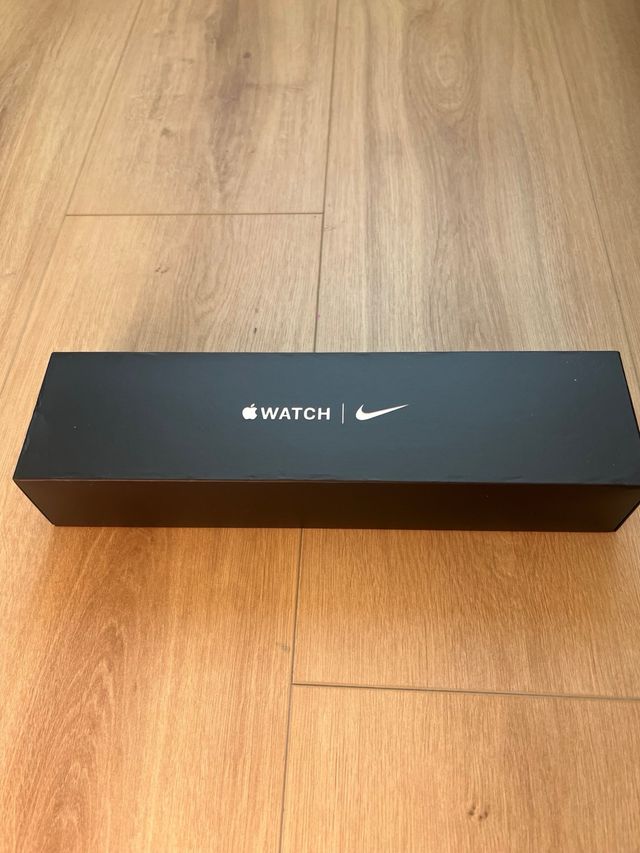 Caja apple watch + cargador apple watch