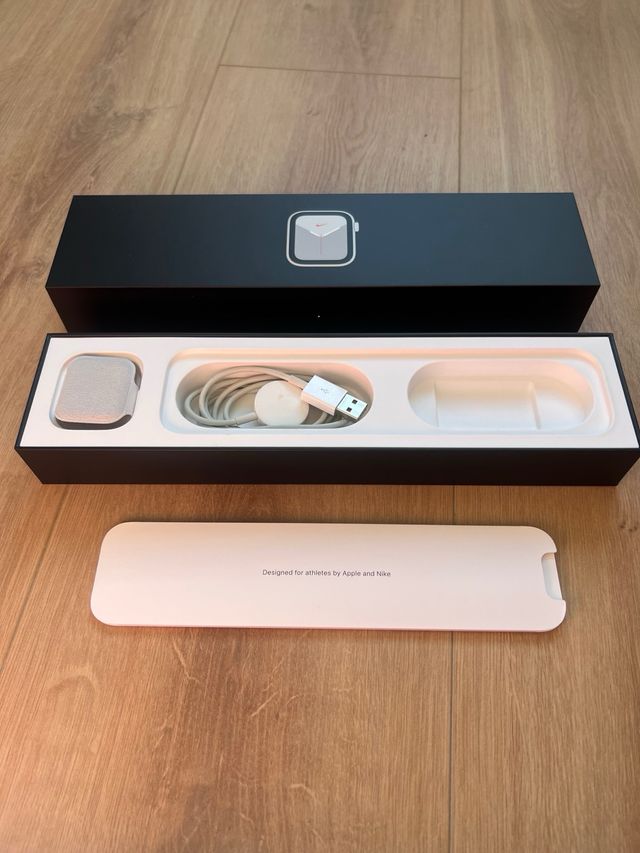Caja apple watch + cargador apple watch