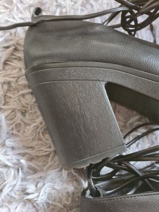 Zapato tacón ancho anudado lazada pierna shein