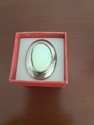 Anillo grande blanco y plata