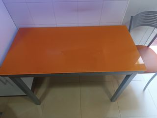 Mesa cocina/ Comedor cristal y 4 sillas 