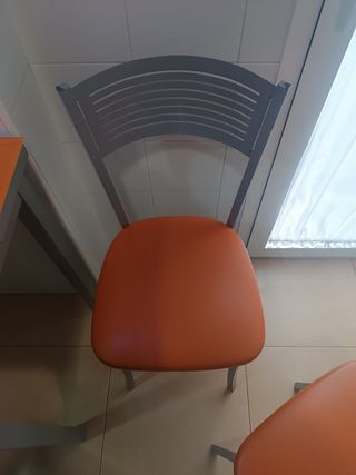 Mesa cocina/ Comedor cristal y 4 sillas 