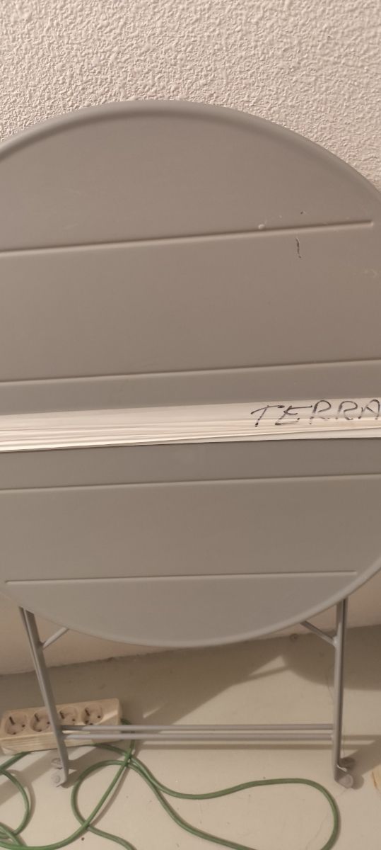 2 Mesas metálicas de Ikea