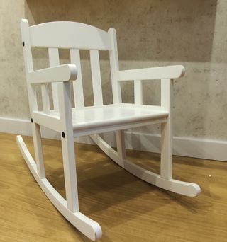 Mecedora infantil. Sundvik Ikea.