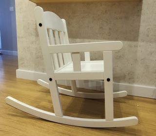 Mecedora infantil. Sundvik Ikea.