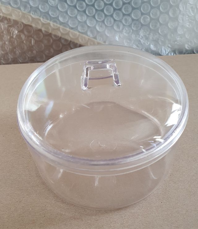 Contenitori in plastica trasparente